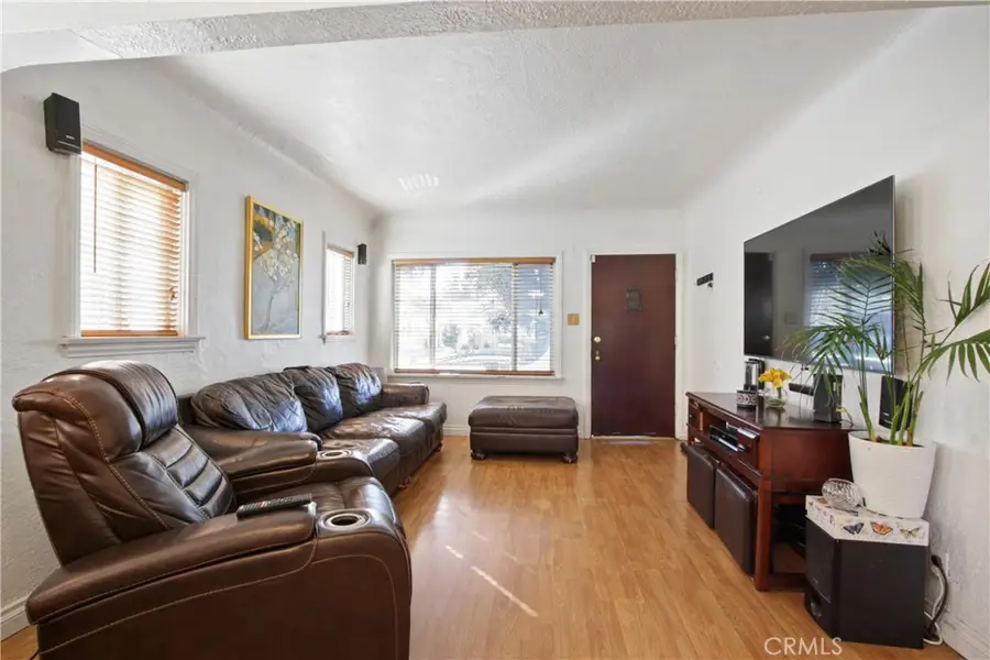 305 E 52nd Street, Long Beach, CA 90805 - Image #3