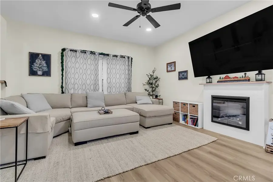 325 E Chapman #B, Placentia, CA 92870 - Image #2
