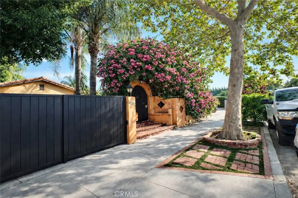 7326 Vanalden, Reseda, CA 91335 - #1