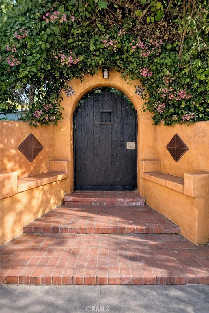 7326 Vanalden, Reseda, CA 91335 - #2