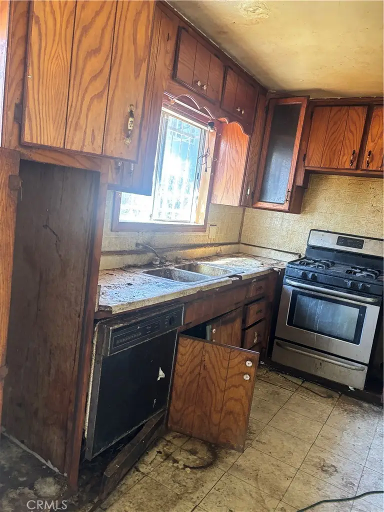 409 W Almond, Compton, CA 90220 - Image #3