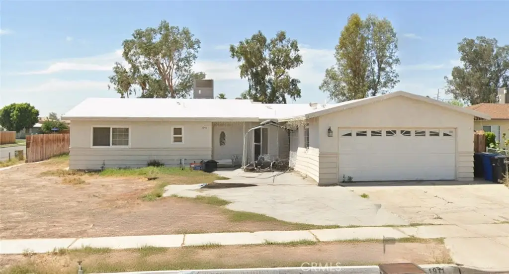1911 Smoketree, El Centro, CA 92243 - #1