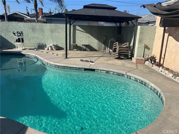 10019 Rosecrans, Bellflower, CA 90706