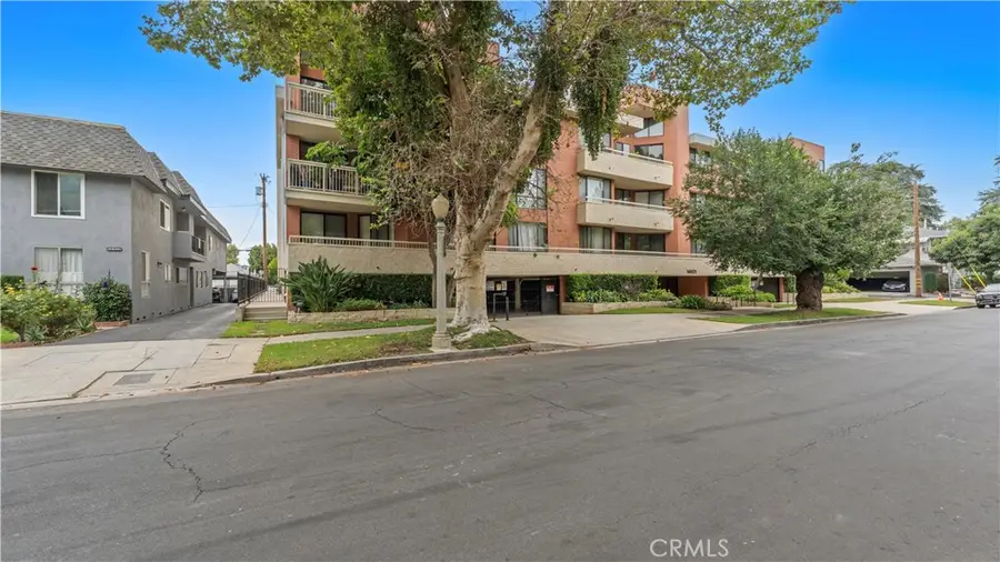 14521 Benefit St #102, Sherman Oaks, CA 91403 - #2