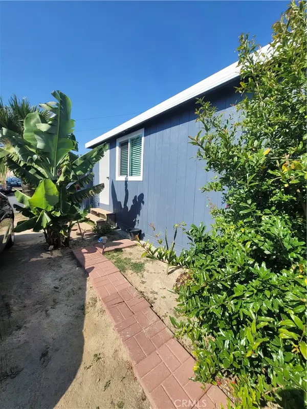 Ave. Orange Avenue #B-29, Paramount, CA 90723