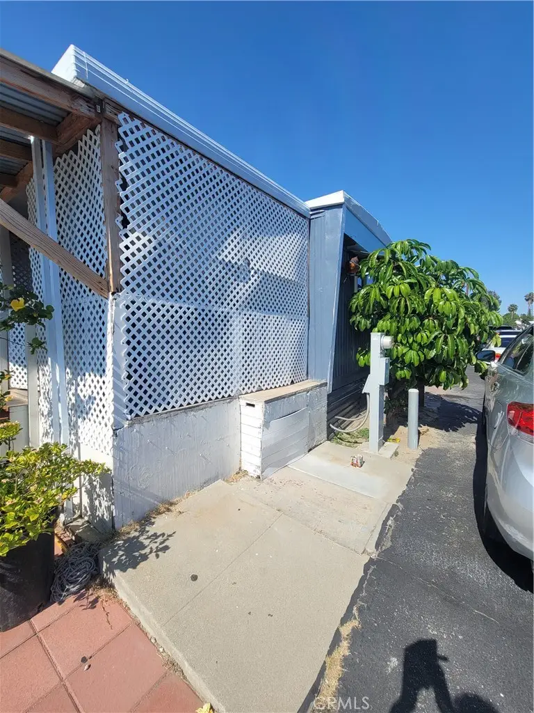 Ave. Orange Avenue #B-29, Paramount, CA 90723 - #3