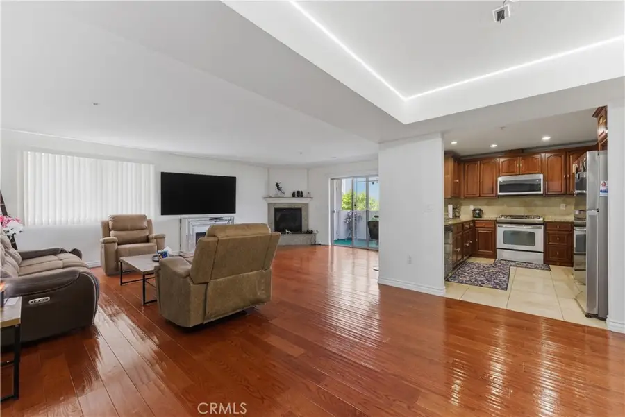 4733 Elmwood Avenue #203, Los Angeles, CA 90004 - #2