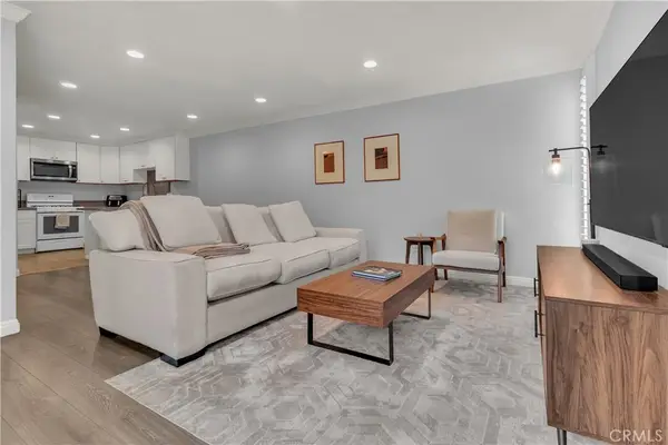 1086 Cabrillo Park Dr #d, Santa Ana, CA 92701