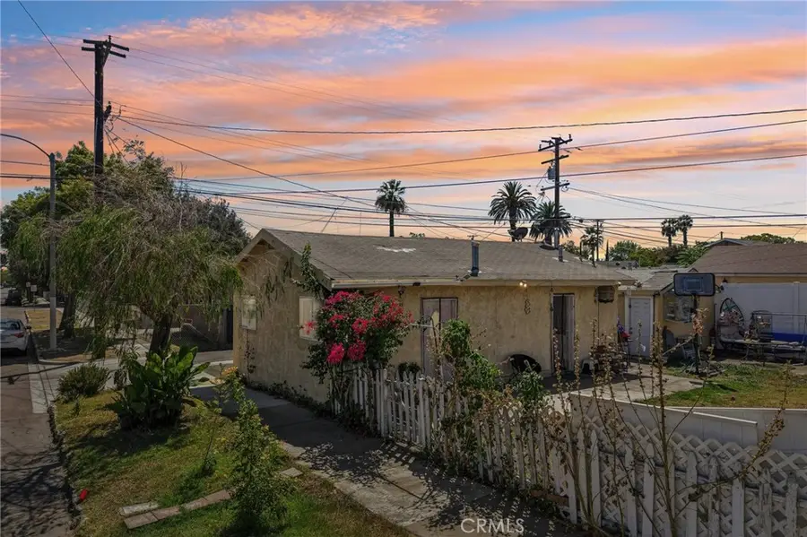 412 S Fern Avenue, Ontario, CA 91762 - #2