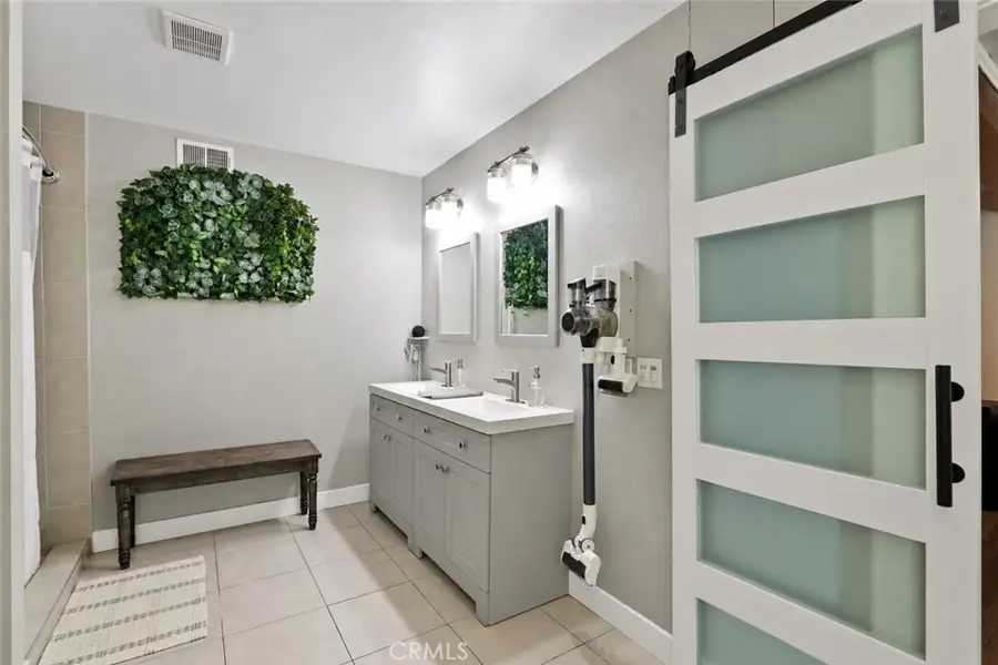 1220 E Caldwell St, Compton, CA 90221 - #3