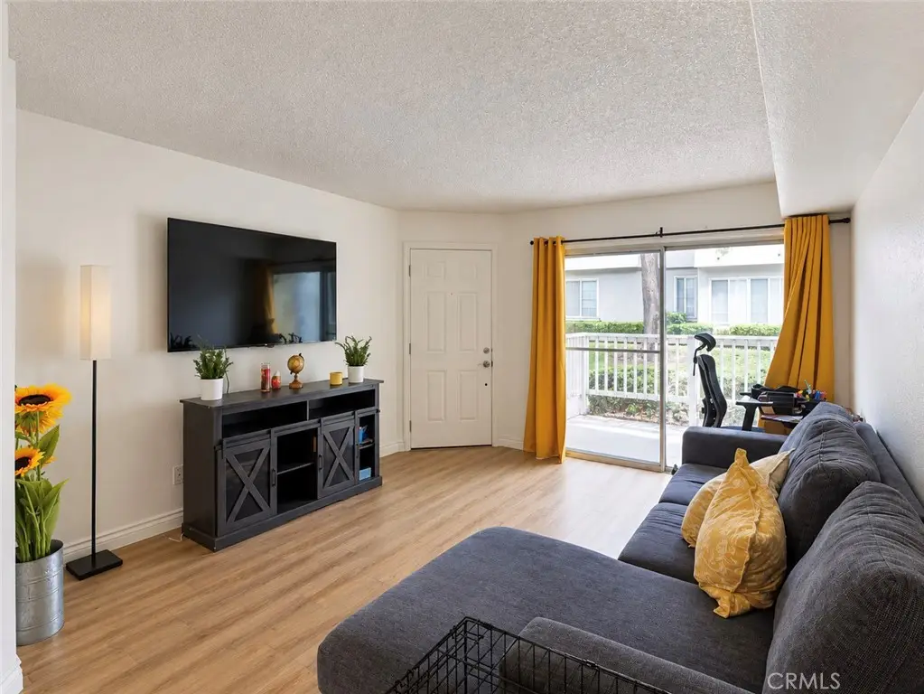 182 W Walnut #B, Rialto, CA 92376 - #1