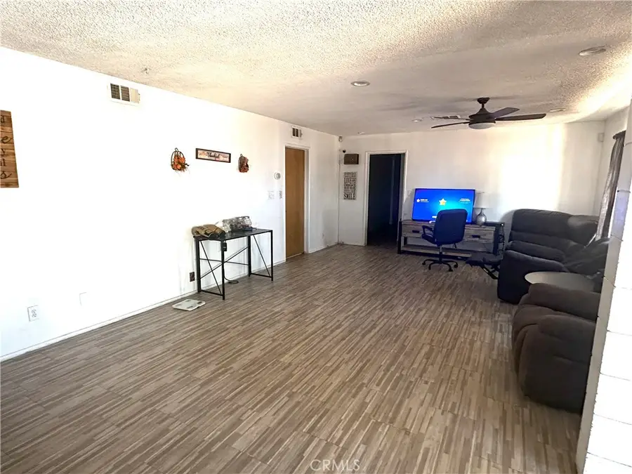 14822 Rodeo Drive, Victorville, CA 92395 - #3