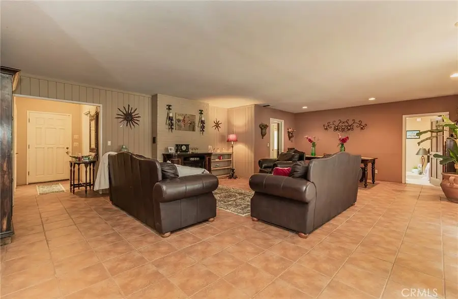 930 S Park Circle Drive, Fresno, CA 93727 - Image #3