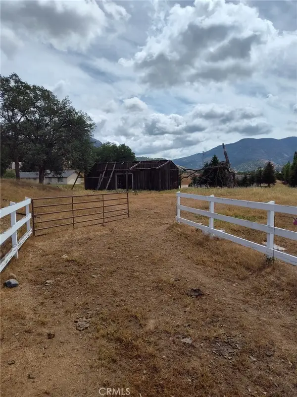 8121 Monreal, Sanger, CA 93657