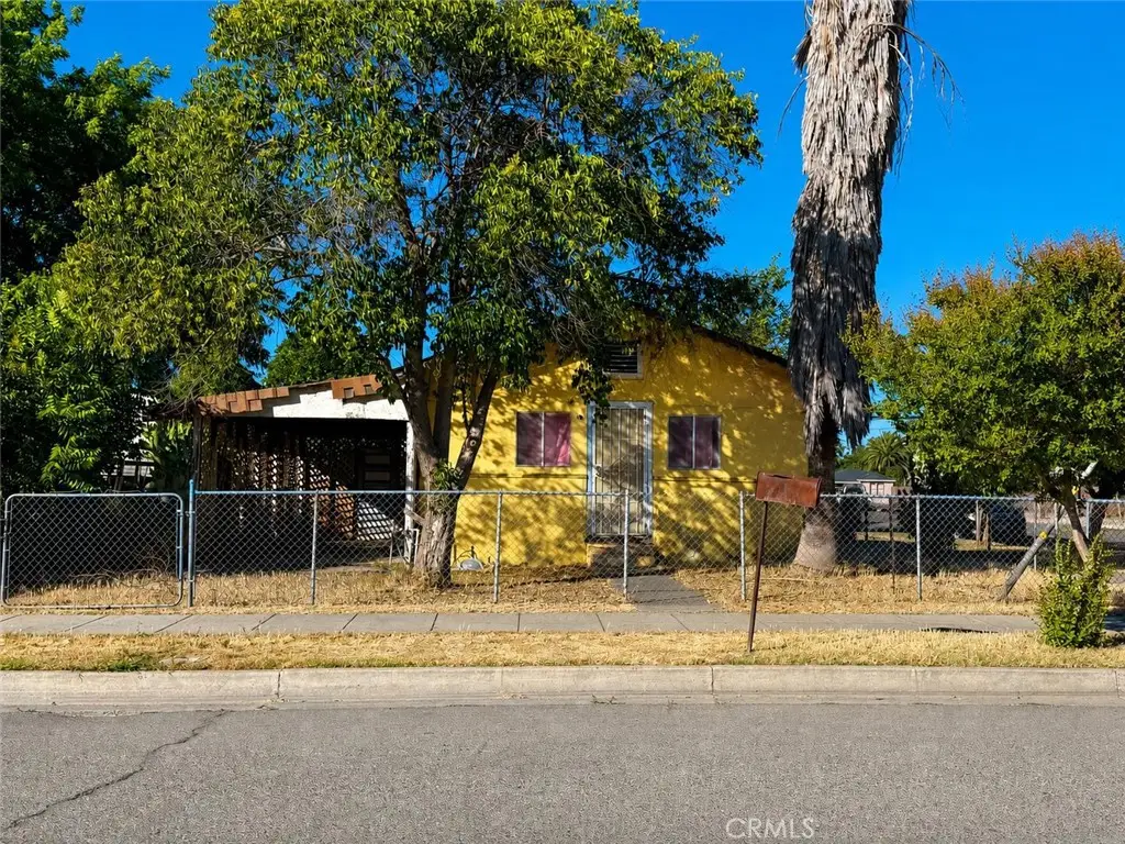 209 E 12th, Madera, CA 93638 - #1