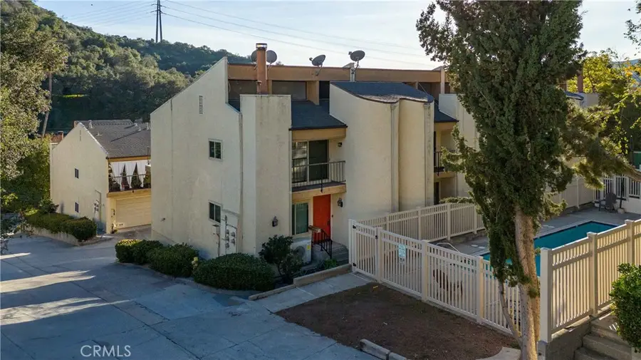 1881 Alpha Road #8, Glendale, CA 91208 - Image #2