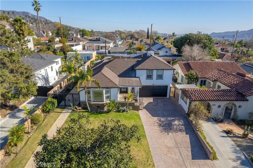902 E Walnut Avenue, Burbank, CA 91501 - Image #1