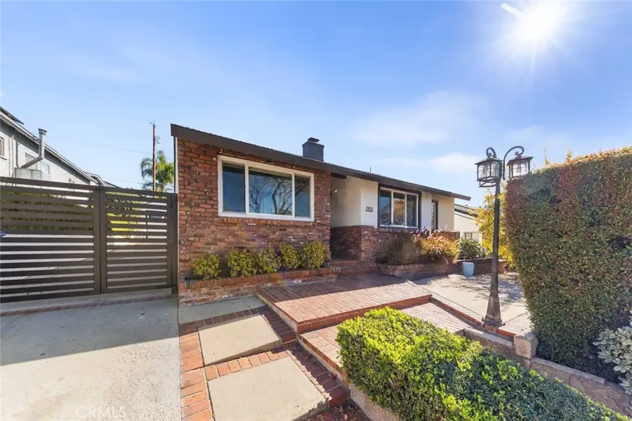 2950 N Lincoln Street, Burbank, CA 91504 - Image #3