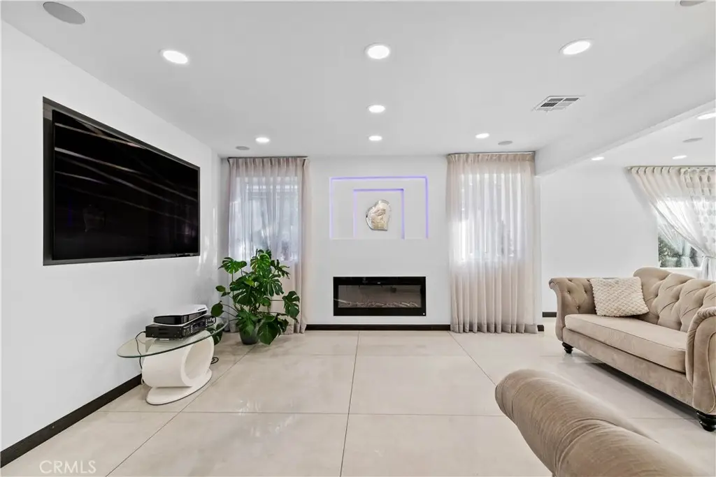 10533 Samoa Avenue, Tujunga, CA 91042 - #1