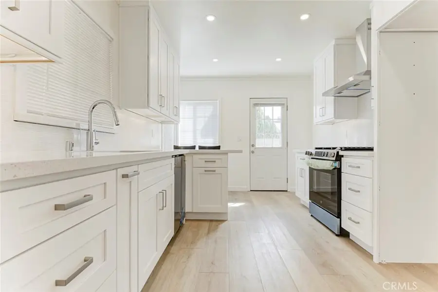 3055 Sycamore Avenue, La Crescenta, CA 91214 - Image #3