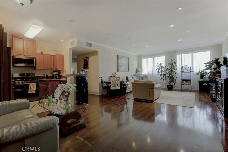 13941 Sherman Way Boulevard #401, Van Nuys, CA 91405 - #2