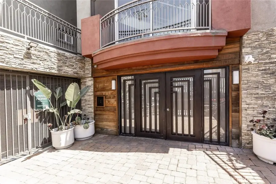 11124 Burbank Boulevard #101, North Hollywood, CA 91601 - #3