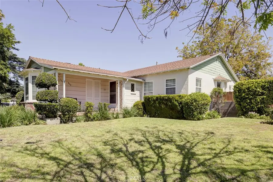 905 Alma Street, Glendale, CA 91202 - #2