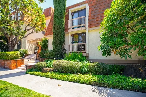 10470 Riverside #102, Toluca Lake, CA 91602