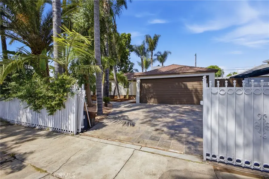 6845 Aura Avenue, Reseda, CA 91335 - #2