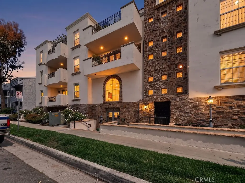12407 Moorpark Street #104, Studio City, CA 91604 - #1