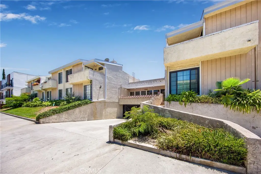 11834 Gilmore #16, North Hollywood, CA 91606 - #1