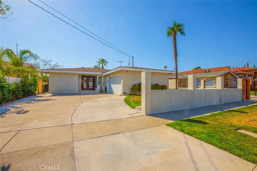 6921 Atoll Ave., North Hollywood, CA 91605 - #1