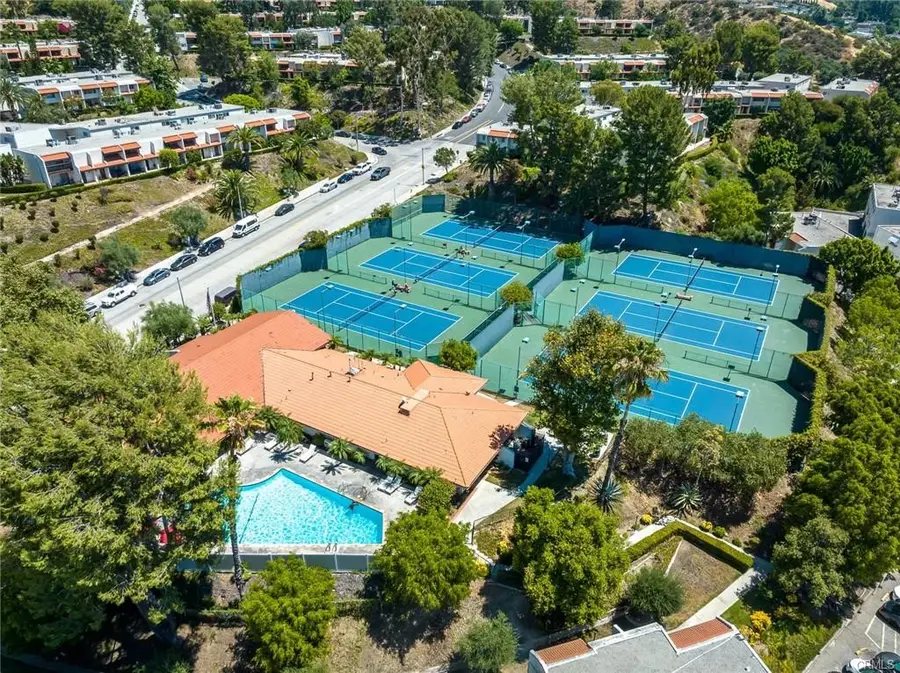 9564 Via Bernardo, Burbank, CA 91504 - #2