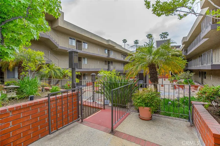 125 W Mountain Street #102, Glendale, CA 91202 - #3