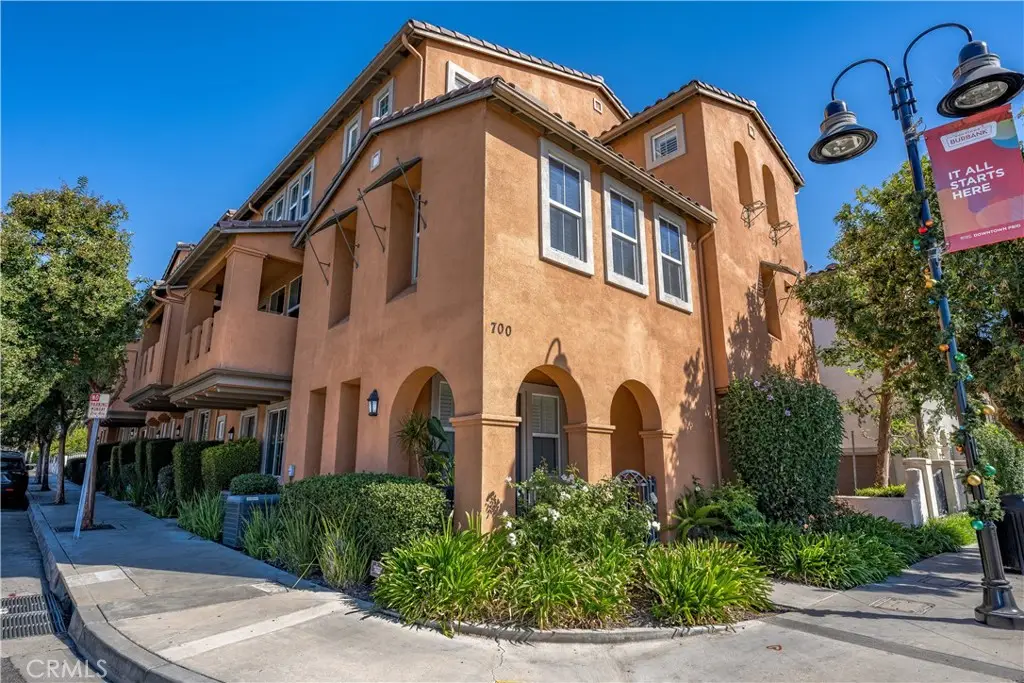 700 #102 S San Fernando Boulevard, Burbank, CA 91502 - #1