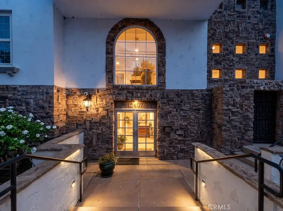 12407 Moorpark Street #104, Studio City, CA 91604 - #2