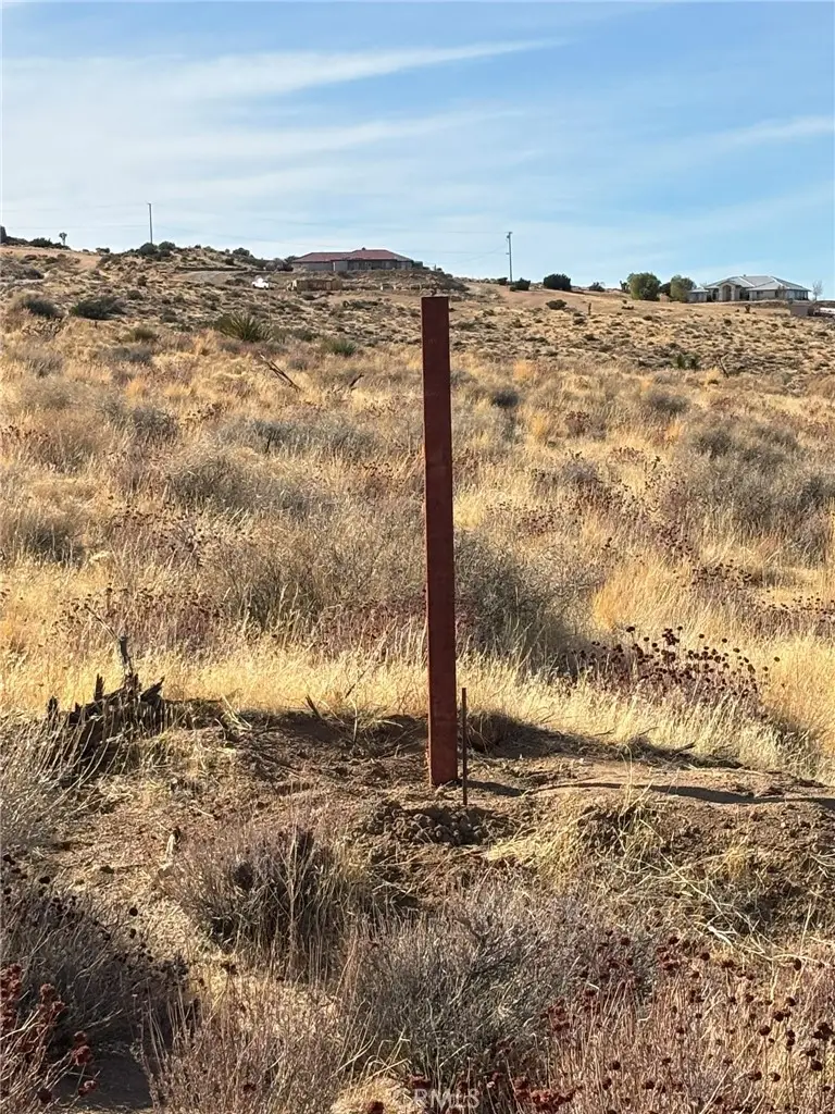 21 Luna Mountain Road, Apple Valley, CA 92308 - #2