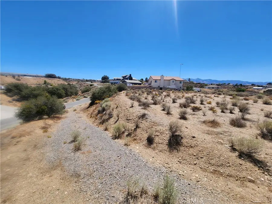 8340 Highland Court, Oak Hills, CA 92344 - Image #3