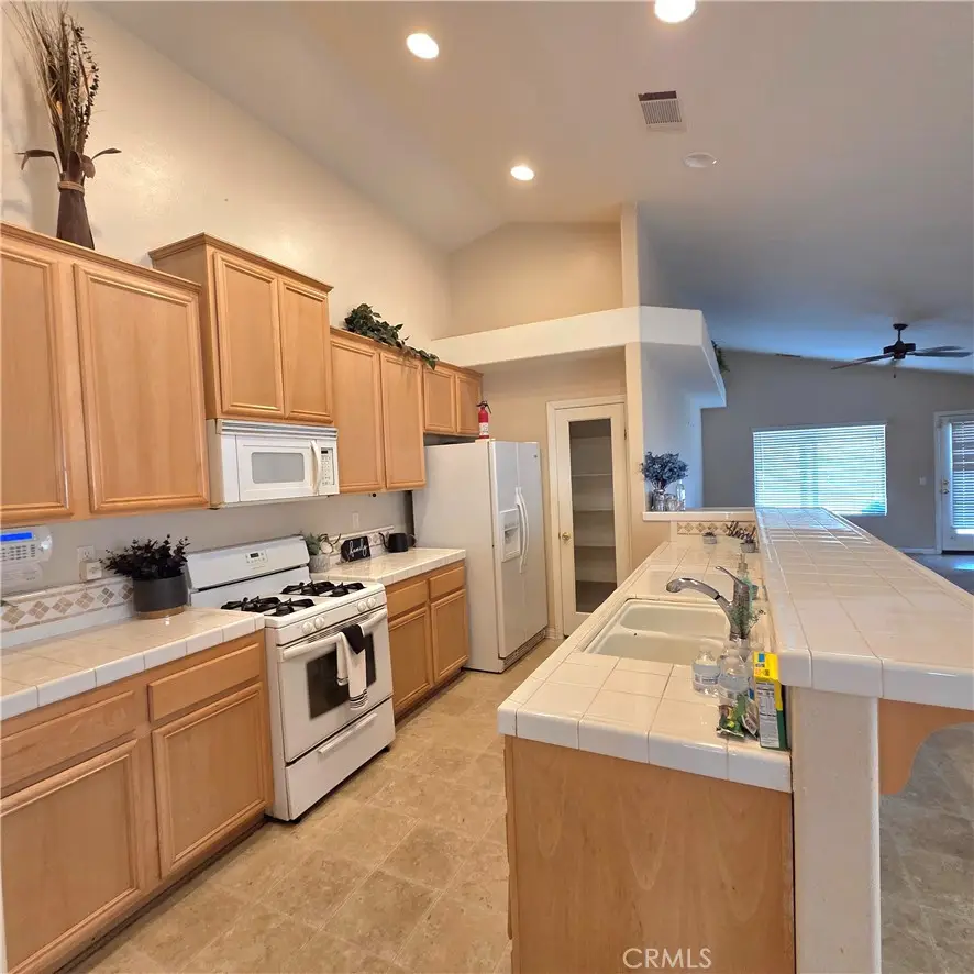 13640 Summit View Street, Hesperia, CA 92344 - #2