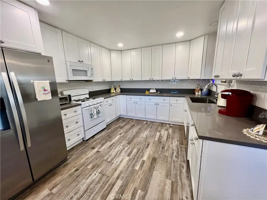 7150 Redwood Avenue, Hesperia, CA 92345 - #3