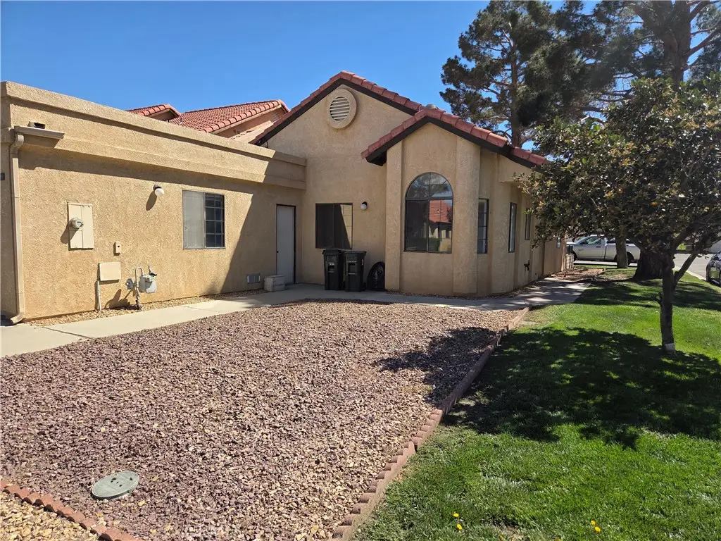 19099 Frances, Apple Valley, CA 92308 - #1