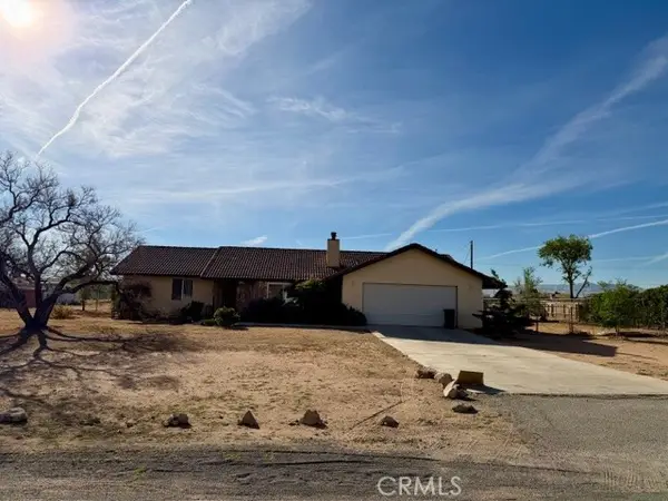 15155 Apache, Apple Valley, CA 92307