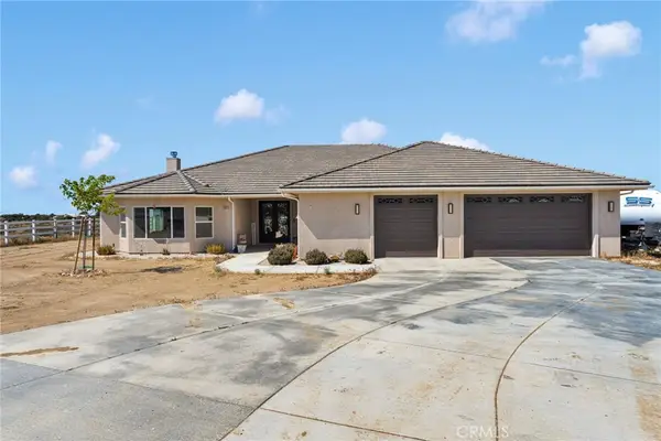9926 Fir St, Oak Hills, CA 92344