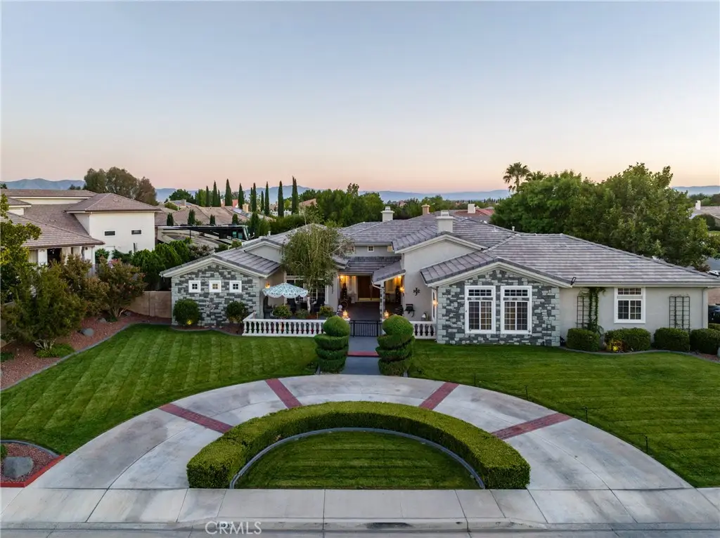 19237 Estancia, Apple Valley, CA 92308 - #1