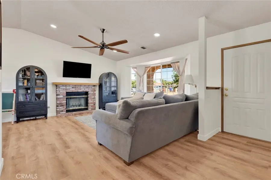 21930 Mohican Avenue, Apple Valley, CA 92307 - #3