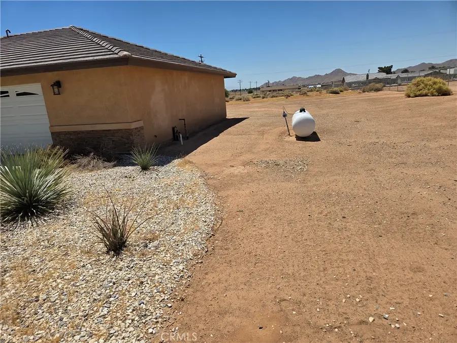 16118 Ocotilla Rd, Apple Valley, CA 92307 - #2