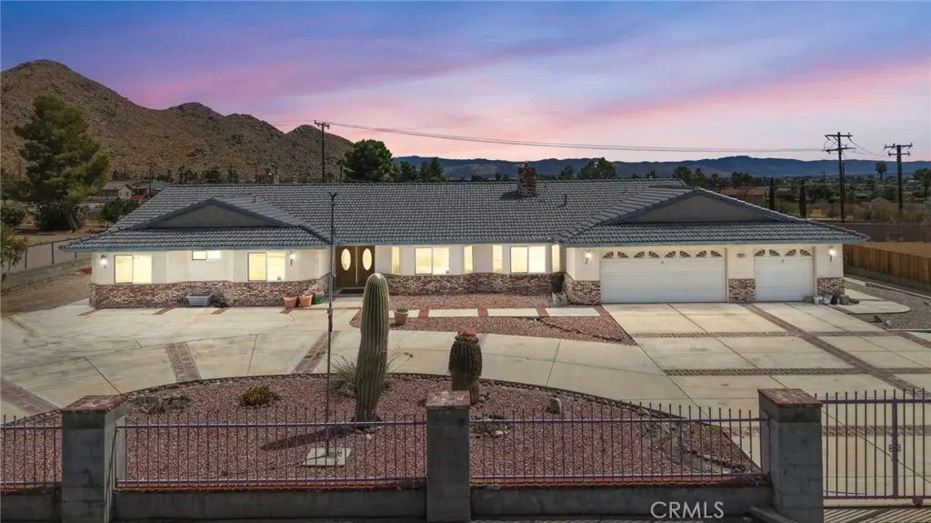 19311 Roanoke Road, Apple Valley, CA 92307 - #1