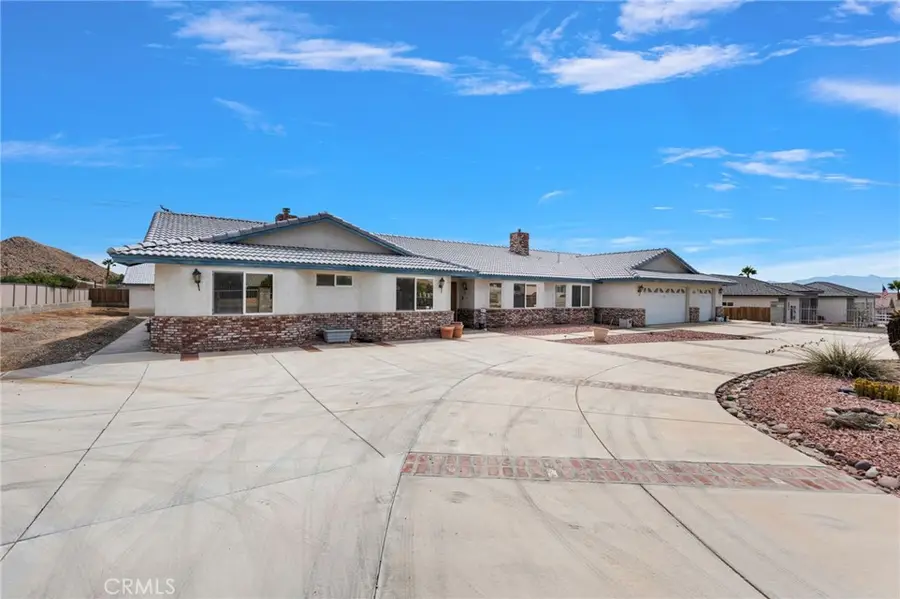 19311 Roanoke Road, Apple Valley, CA 92307 - #2