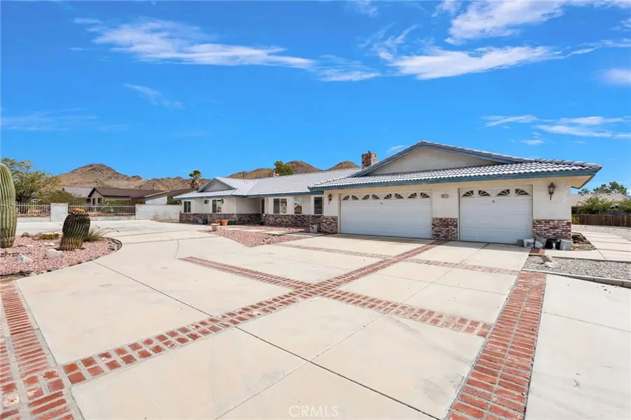 19311 Roanoke Road, Apple Valley, CA 92307 - #3