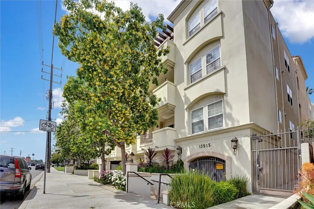 13935 Burbank #105, Van Nuys, CA 91401 - #1